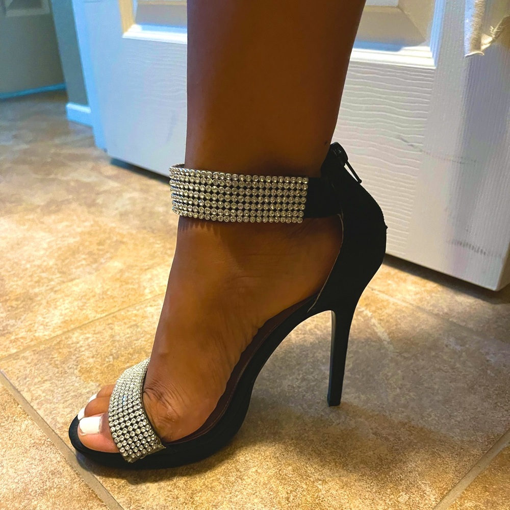 Gorgeous like new black and silver studs heels